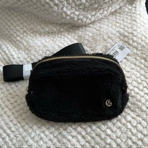 NWT Lululemon Everywhere Fleece Belt Bag - Black